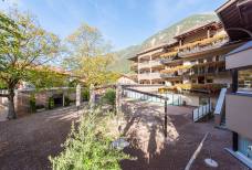 Bar Restaurant Pizzeria Kesslwirt - Rampe zum Biergarten mit Kinderspielplatz